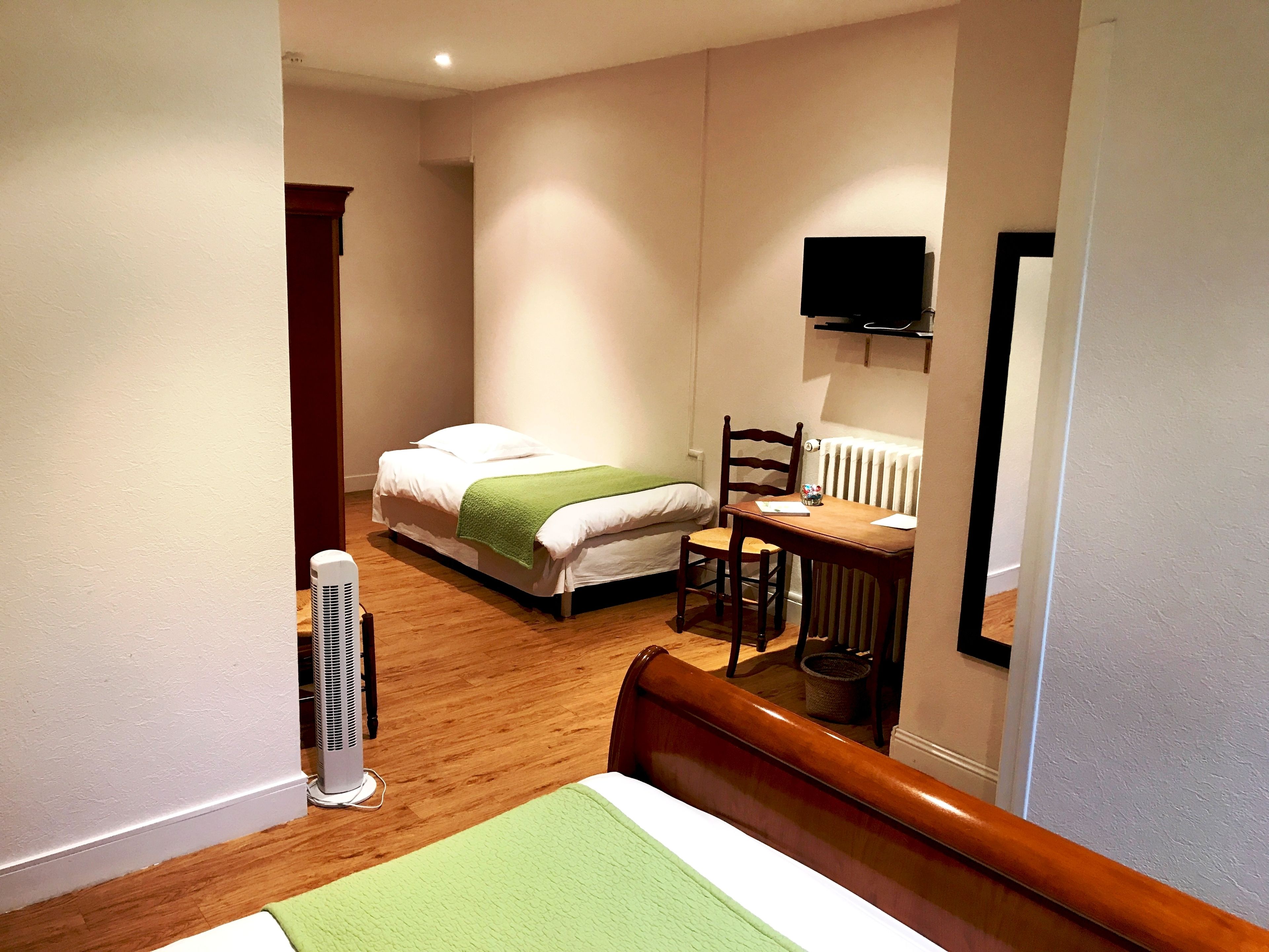 desk, soundproofing, rollaway beds, free wifi