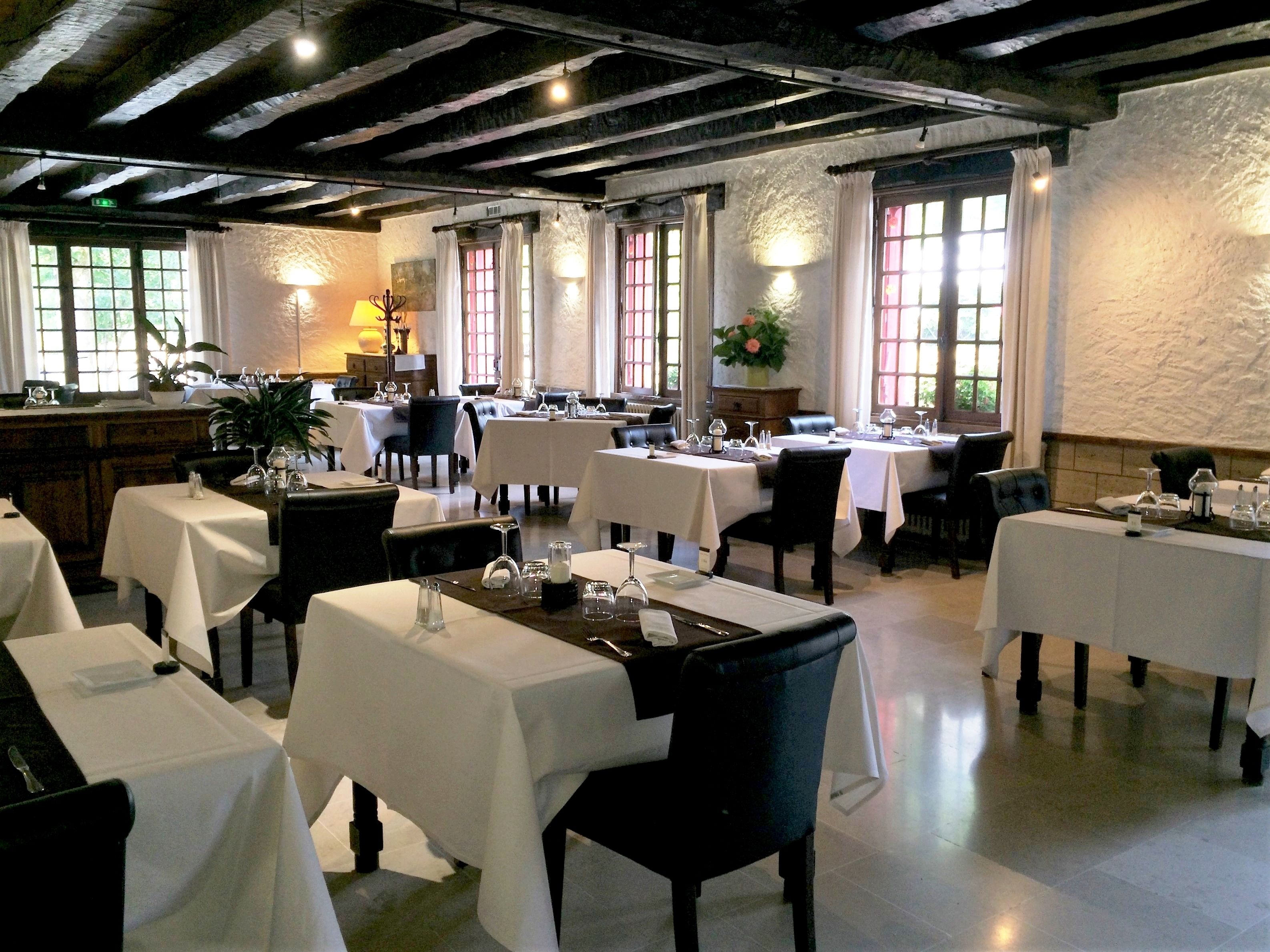 lunch, dinner served; french cuisine, al fresco dining