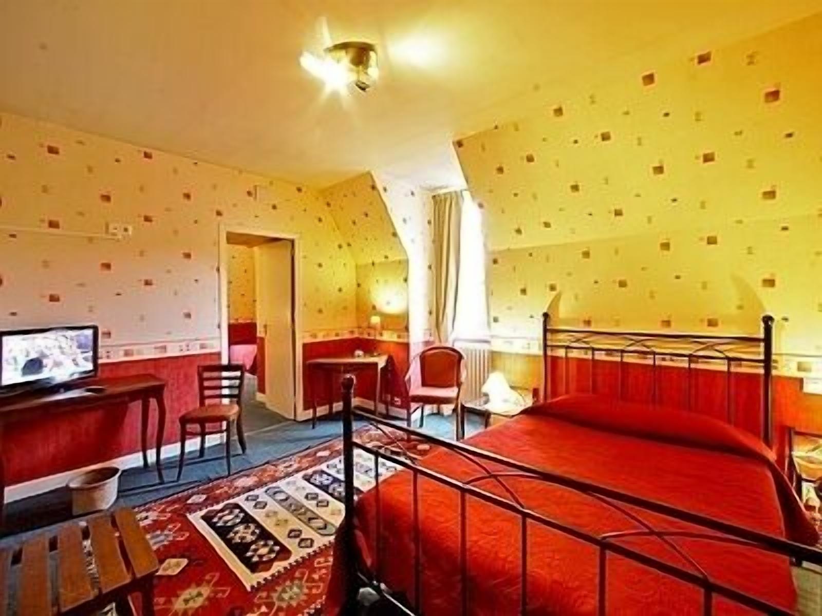 desk, soundproofing, rollaway beds, free wifi