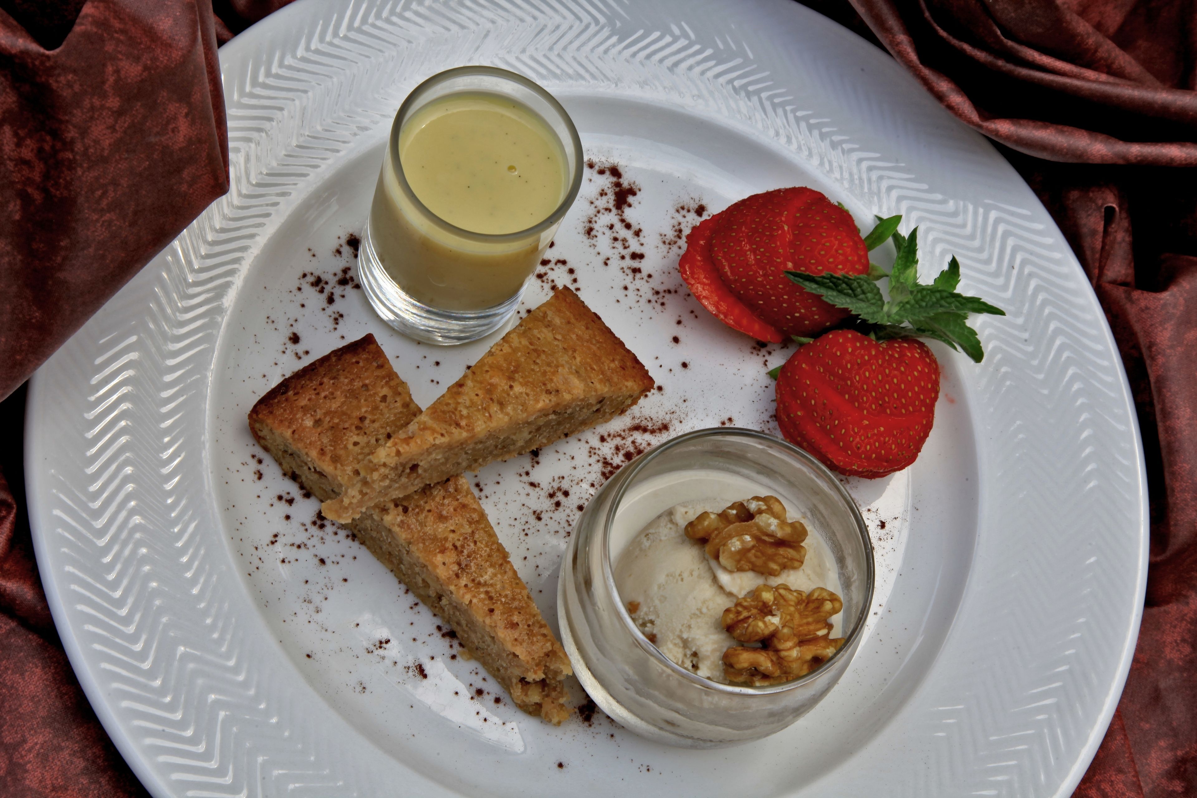 lunch, dinner served; french cuisine, al fresco dining