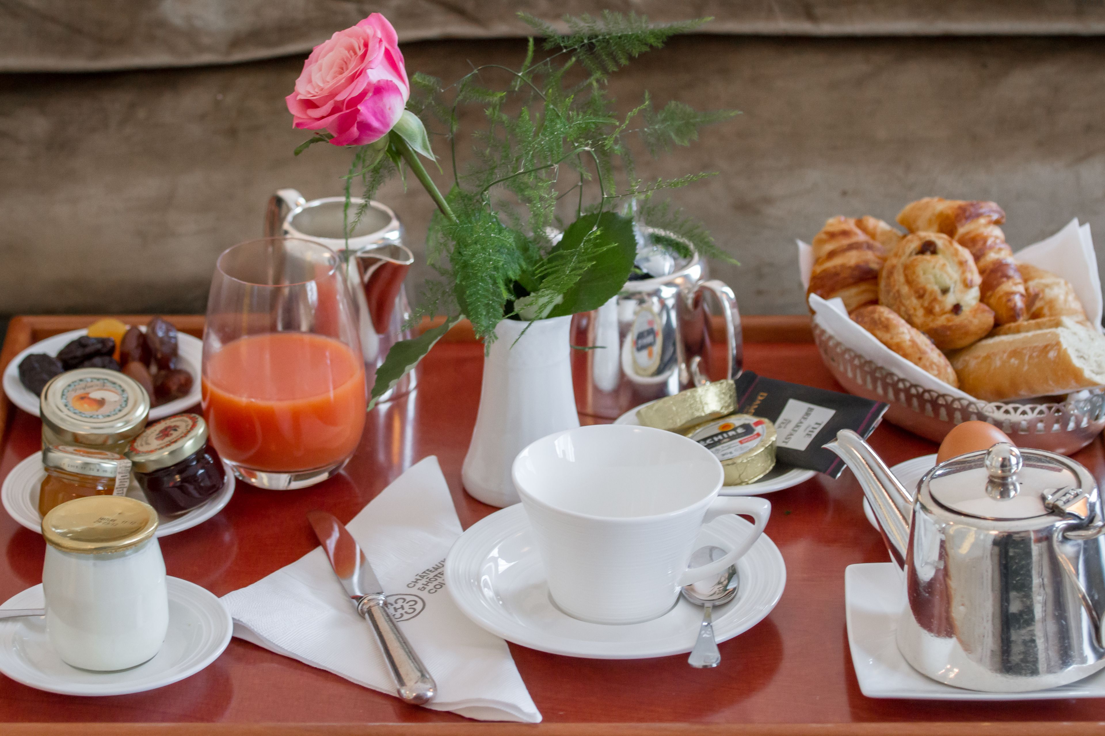 breakfast and dinner served, french cuisine