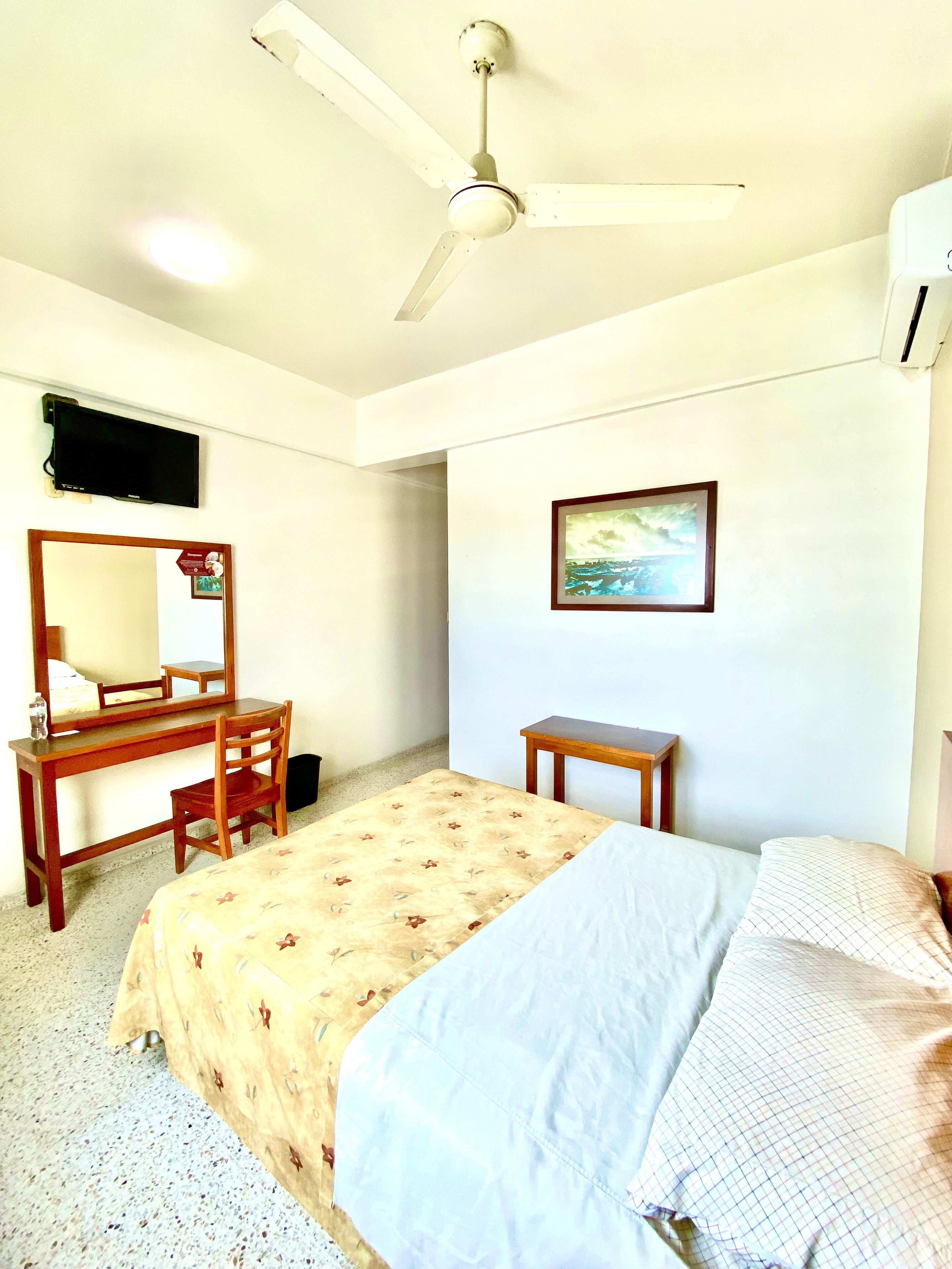 Foto - Hotel Delfines - a 2 calles del Acuario Veracruz