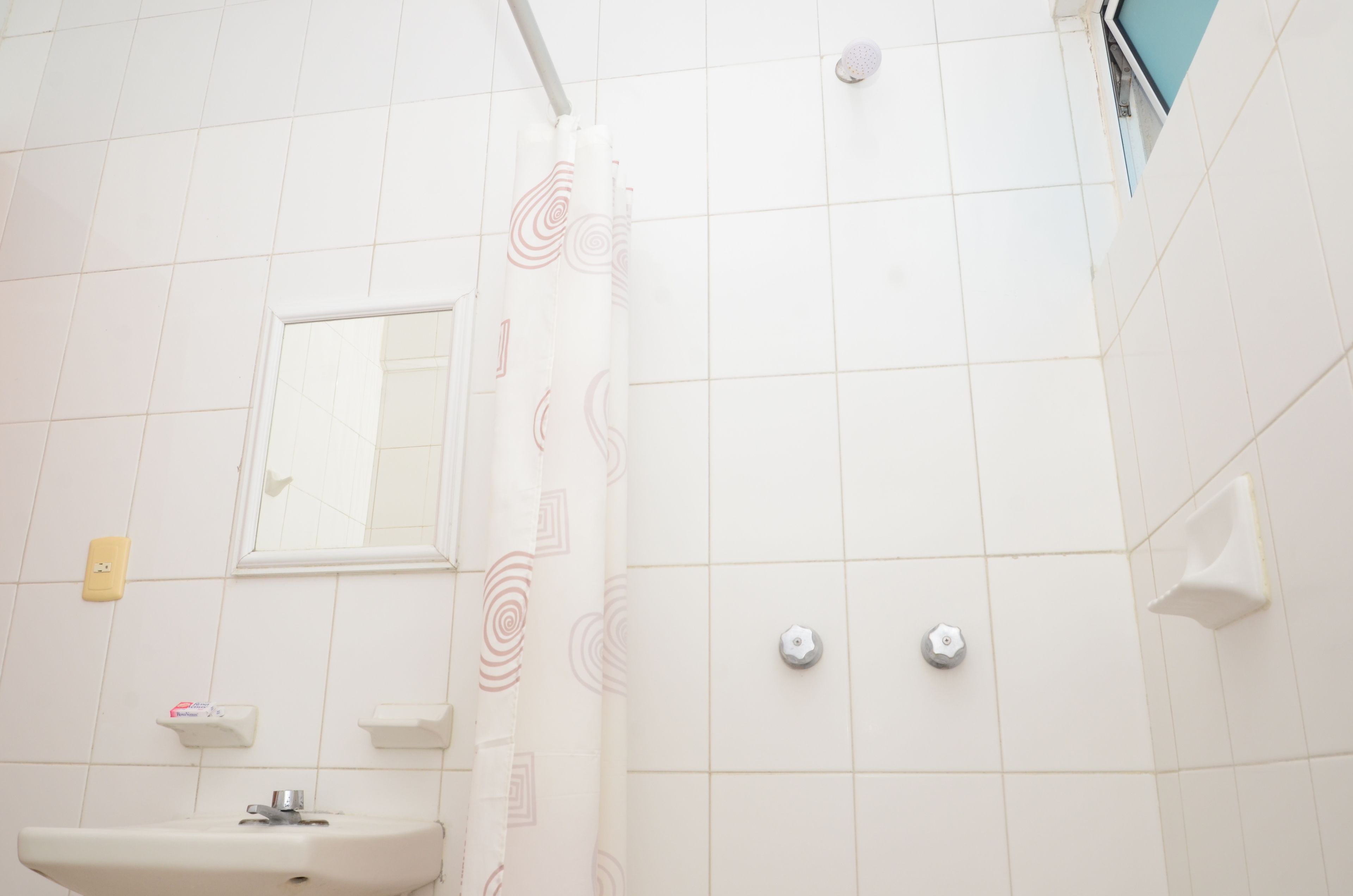 shower, free toiletries, towels, soap