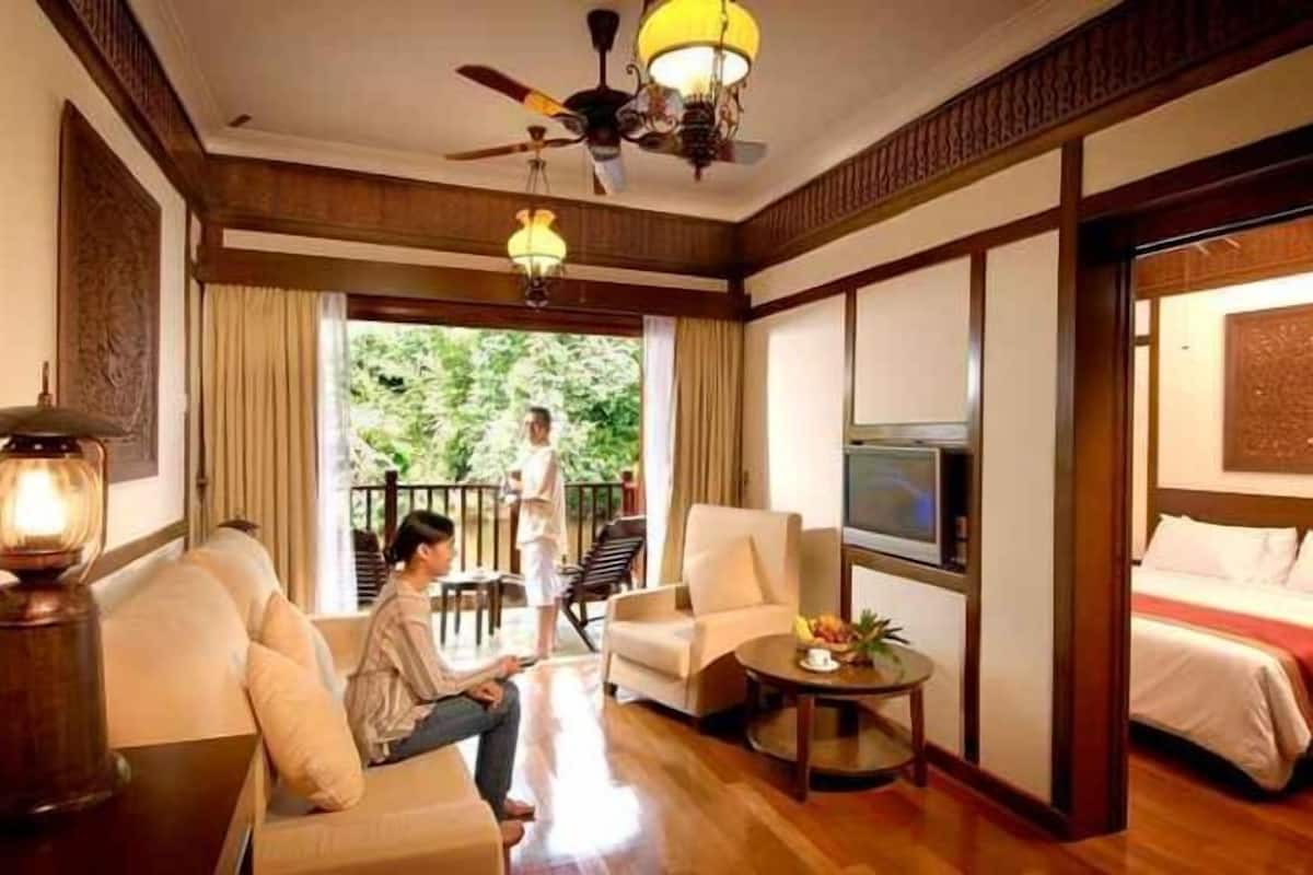 Sengetøy av topp kvalitet, minibar, safe på rommet og skrivebord