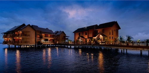 Bukit Merah Laketown Resort