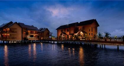 Bukit Merah Laketown Resort