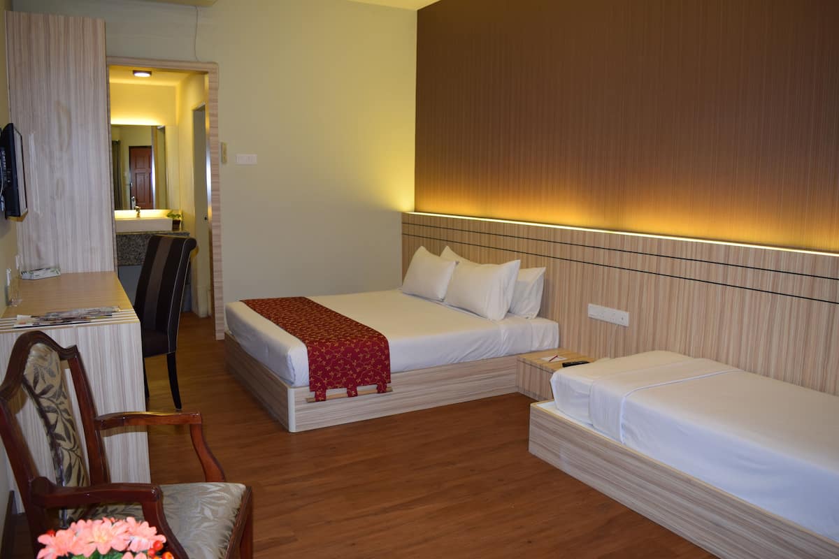 Deluxe Room | Premium bedding, minibar, in-room safe, desk
