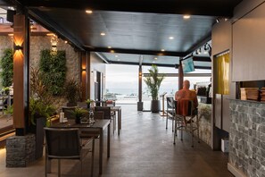 Breakfast, lunch, dinner served; Thai cuisine  - Gu Hotel Patong (Patong)