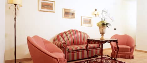 Suíte, acessível | Frigobar, cofres nos quartos, escrivaninha, quartos à prova de som