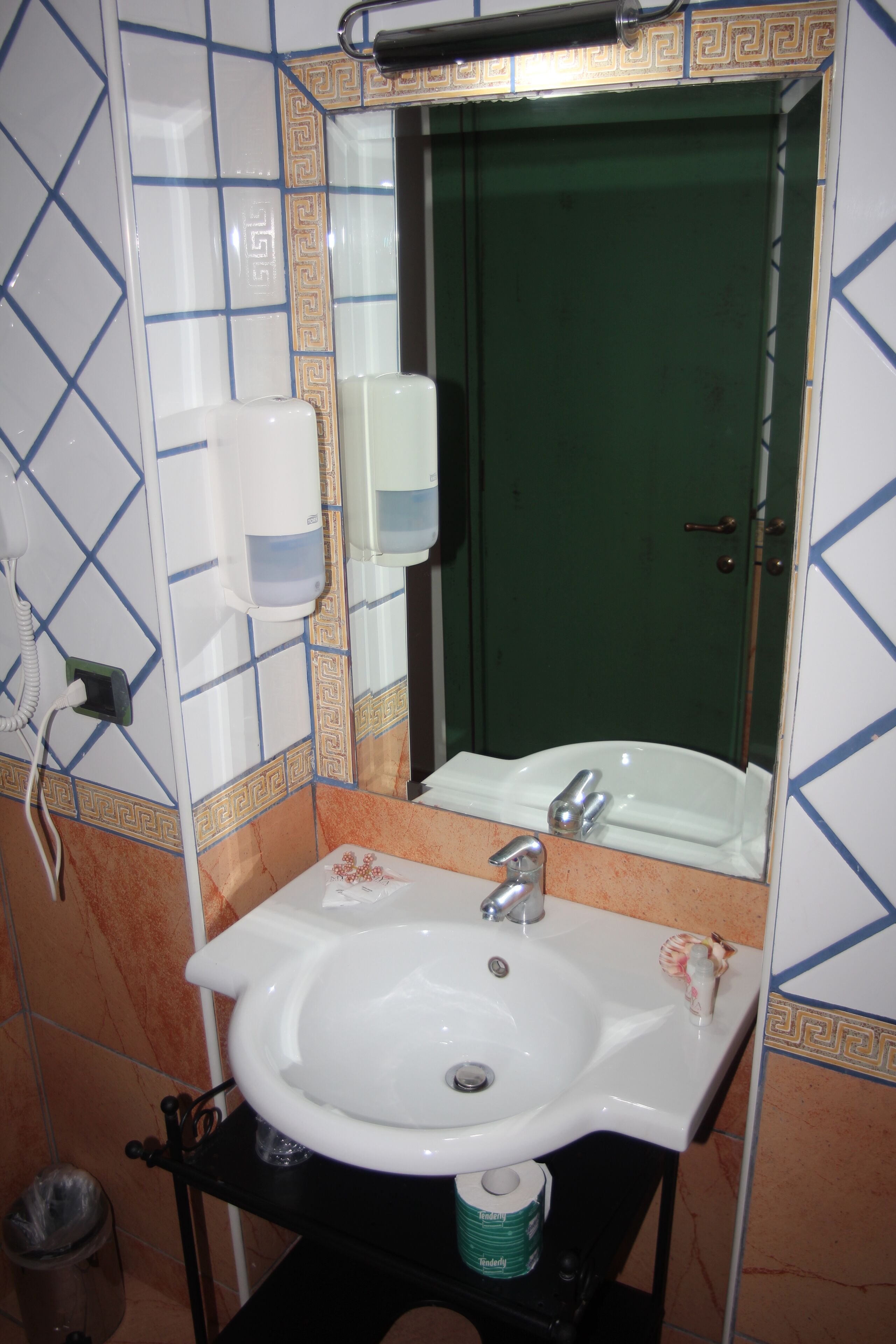 double or twin room | bathroom | shower, free toiletries, hair dryer, bidet