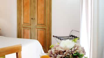 Phòng đôi hoặc 2 giường đơn | Minibar, két bảo mật tại phòng, bàn, phòng cách âm