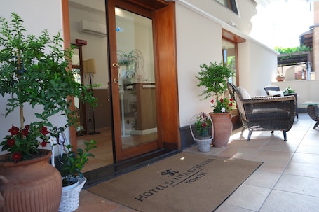 Property entrance. Hotel Santa Caterina