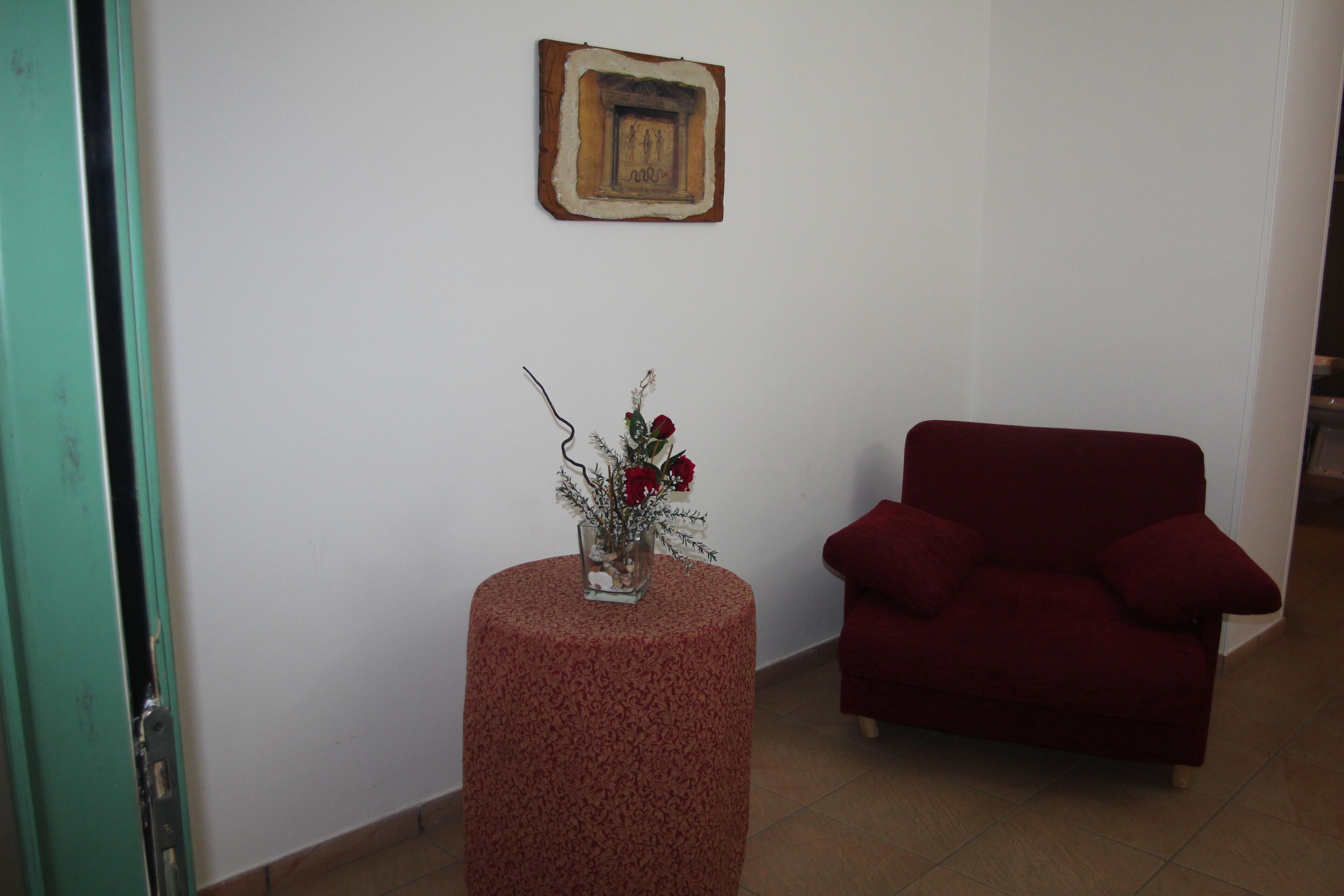 junior suite, accessible | living area | flat-screen tv