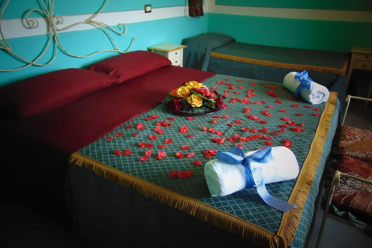 Triple Room | In-room safe, blackout drapes, iron/ironing board, free WiFi