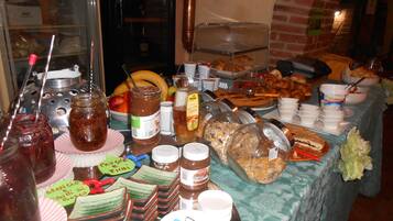 Daily buffet breakfast for a fee