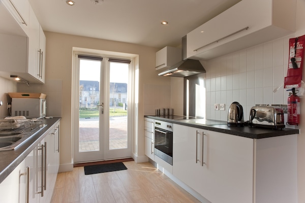 Standard Villa, 2 Bedrooms (Walk In Shower) | Private kitchen | Fridge, microwave, oven, stovetop