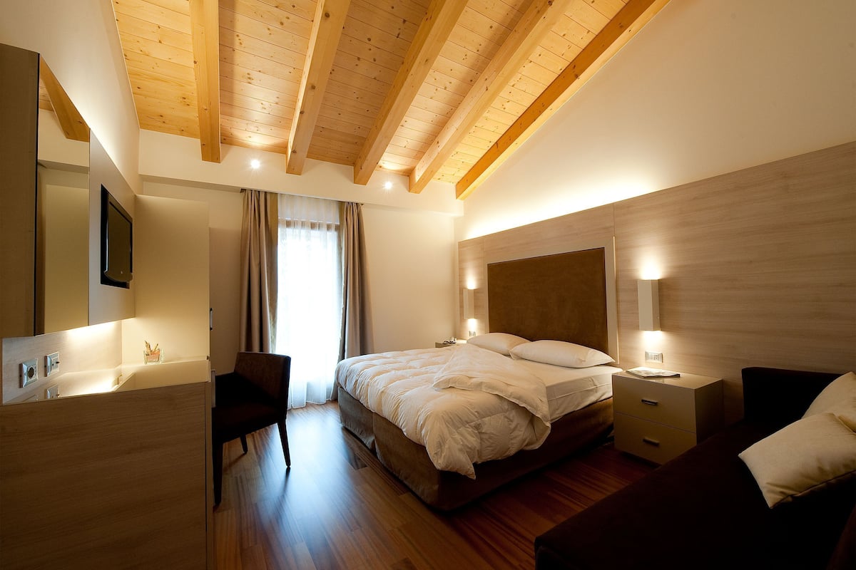 Ropa de cama de alta calidad y minibar