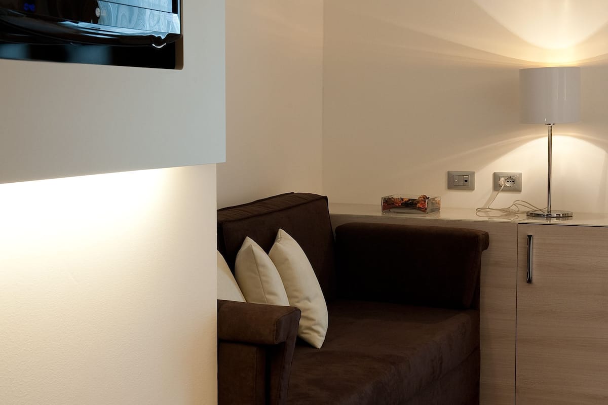 22-inch lcd tv with digital channels, tv