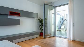 Three-Bedroom Apartment | Wohnbereich