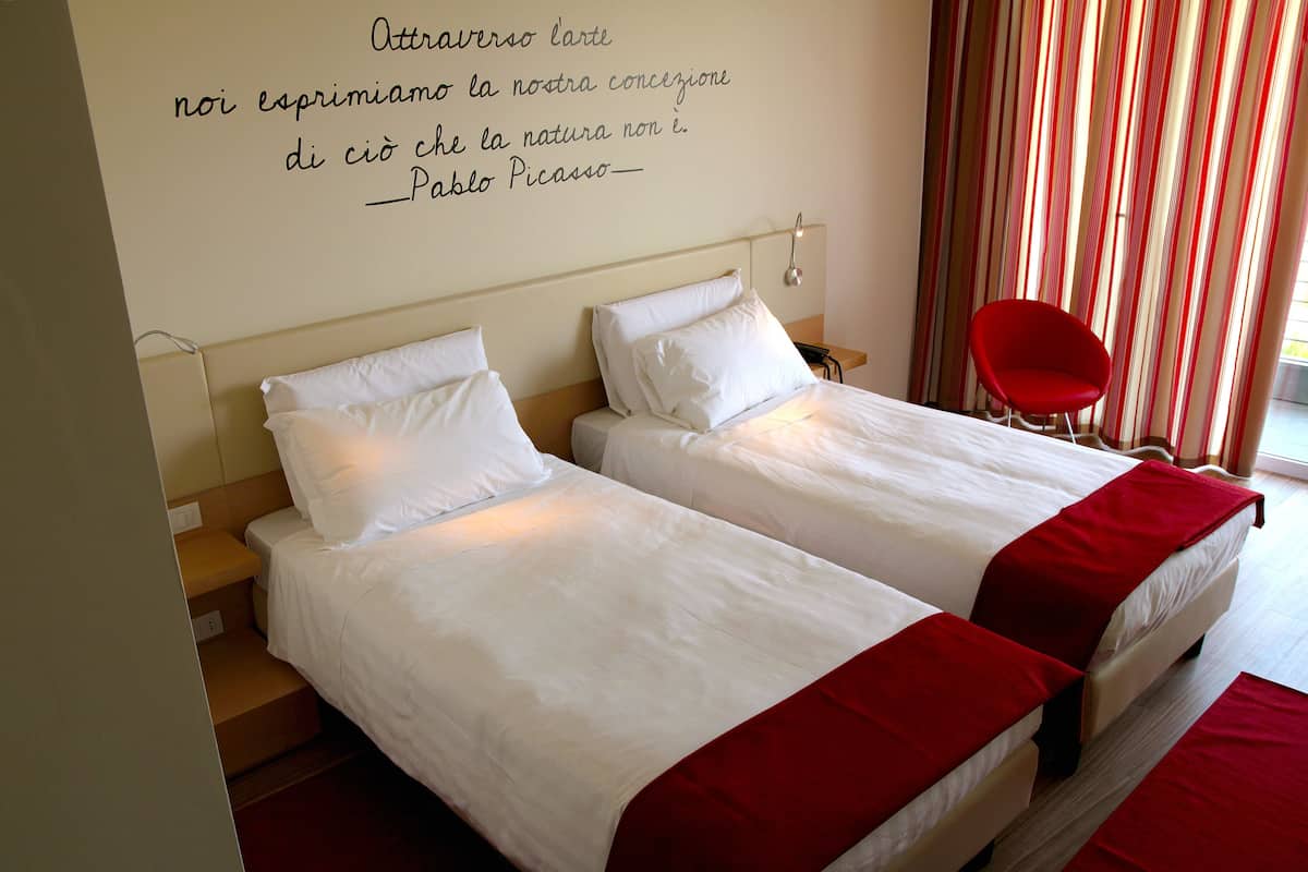 Coffres-forts dans les chambres, bureau