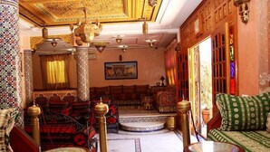 Lobby sitting area - Hotel Jnane Sbile (Fes)