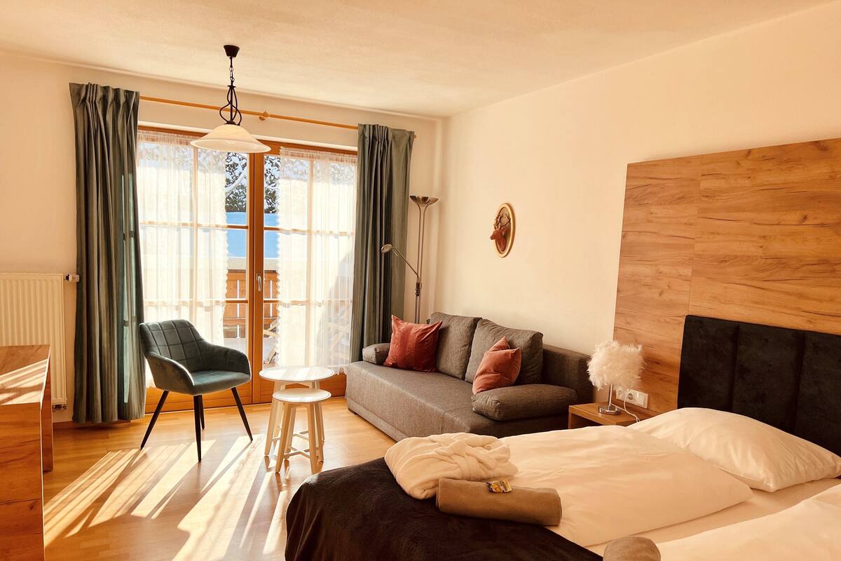 Deluxe Double Room, Balcony | Premium bedding, in-room safe, desk, laptop workspace