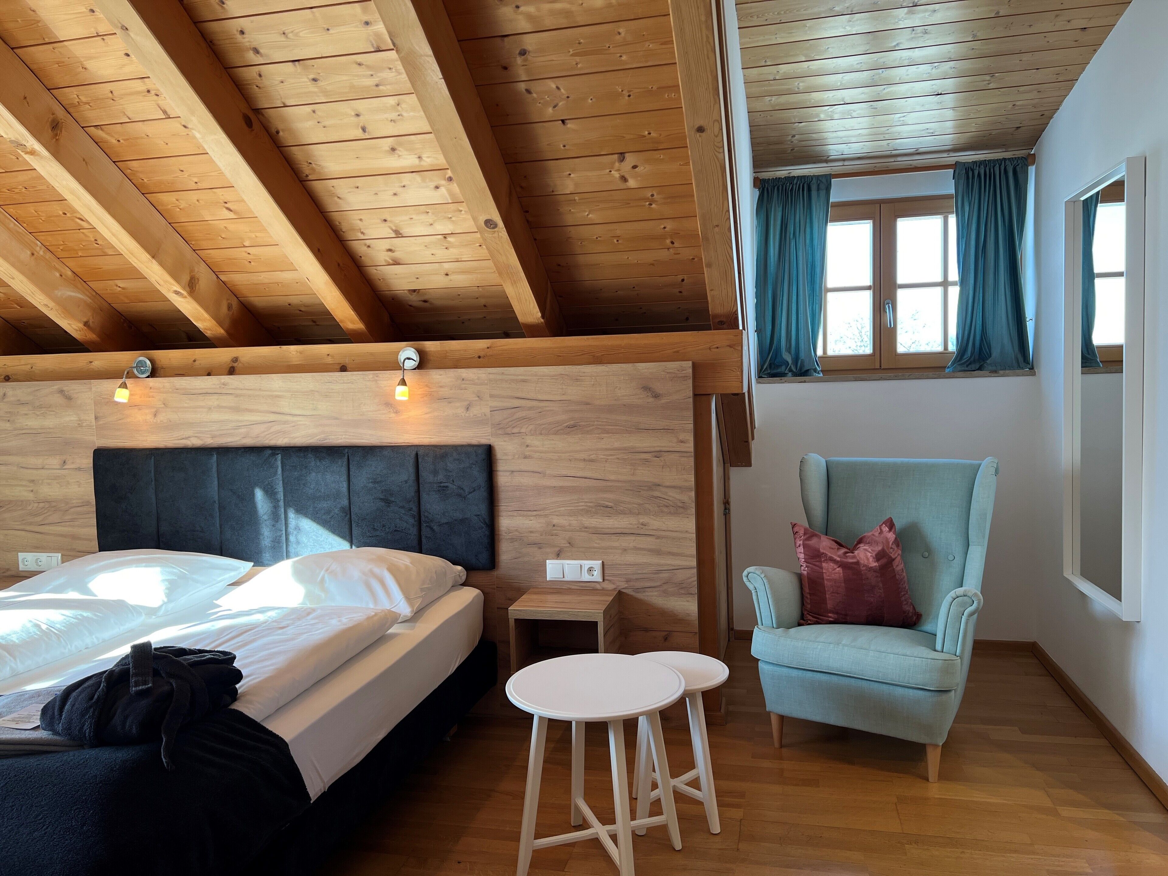 deluxe double room, balcony | premium bedding, in-room safe, desk, laptop workspace