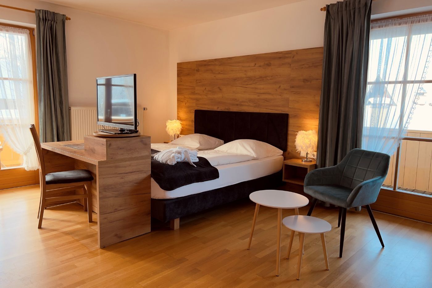 deluxe double room, balcony | premium bedding, in-room safe, desk, laptop workspace