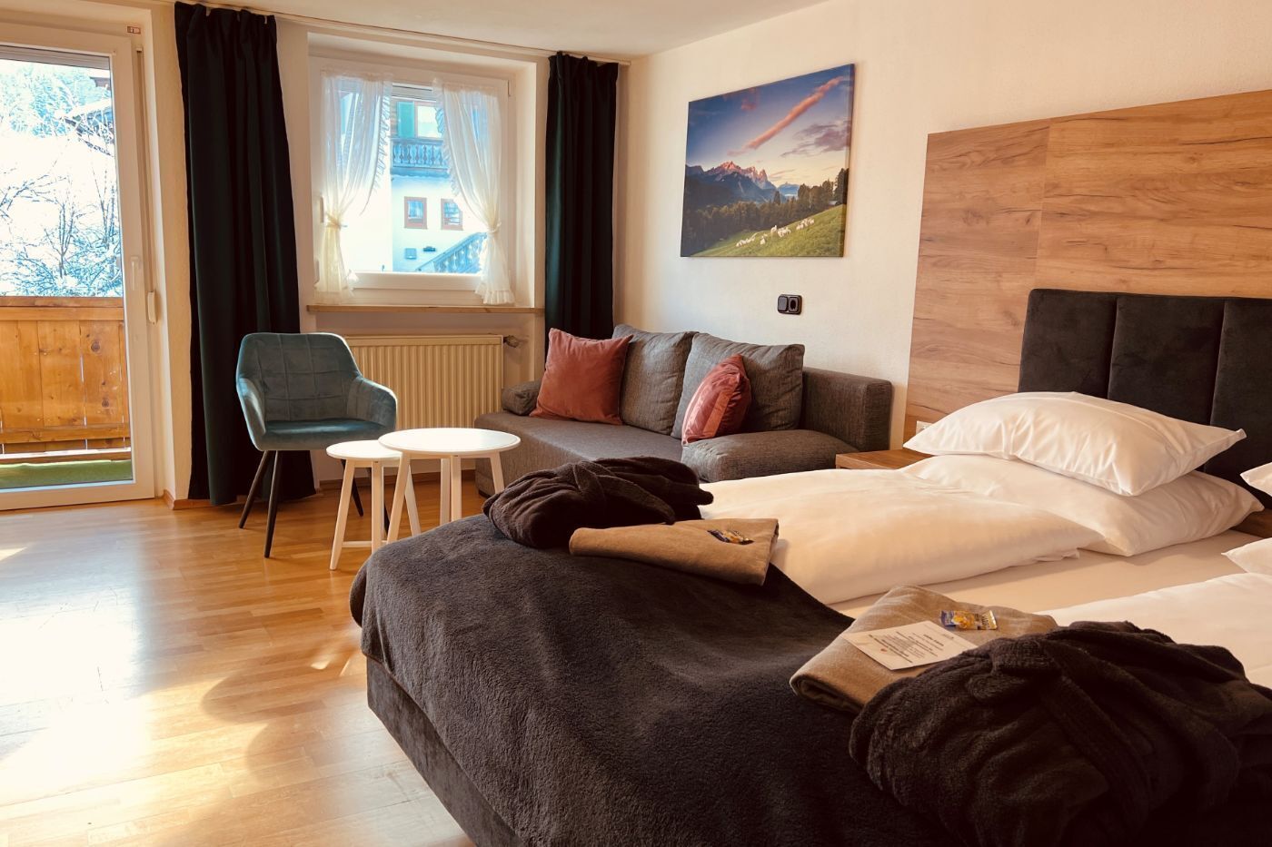 deluxe double room, balcony | premium bedding, in-room safe, desk, laptop workspace