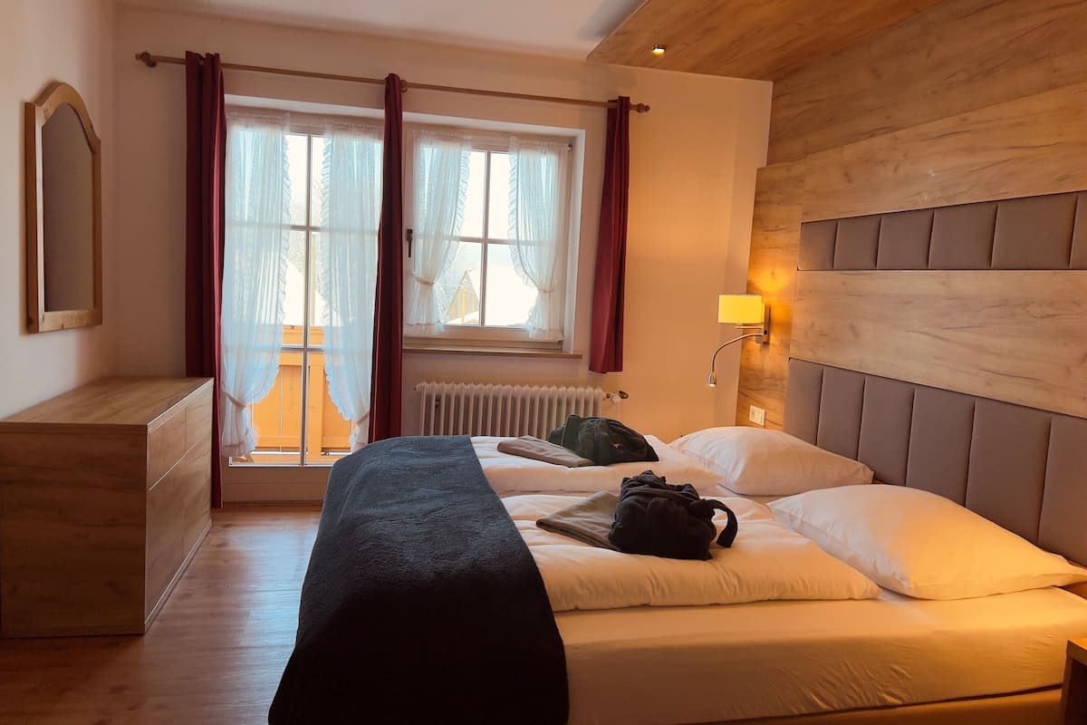 superior double room, balcony | premium bedding, in-room safe, desk, laptop workspace