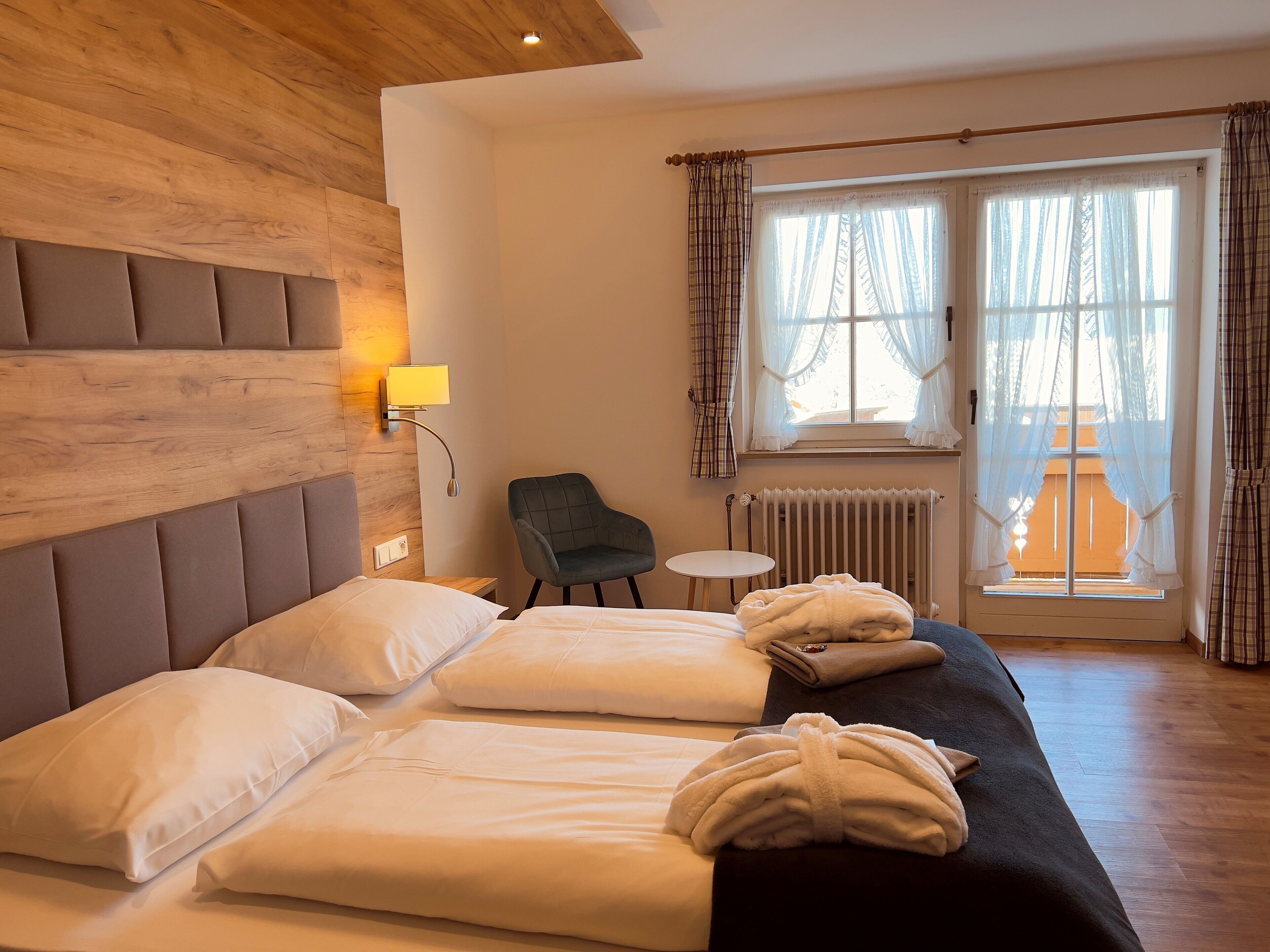 superior double room, balcony | premium bedding, in-room safe, desk, laptop workspace