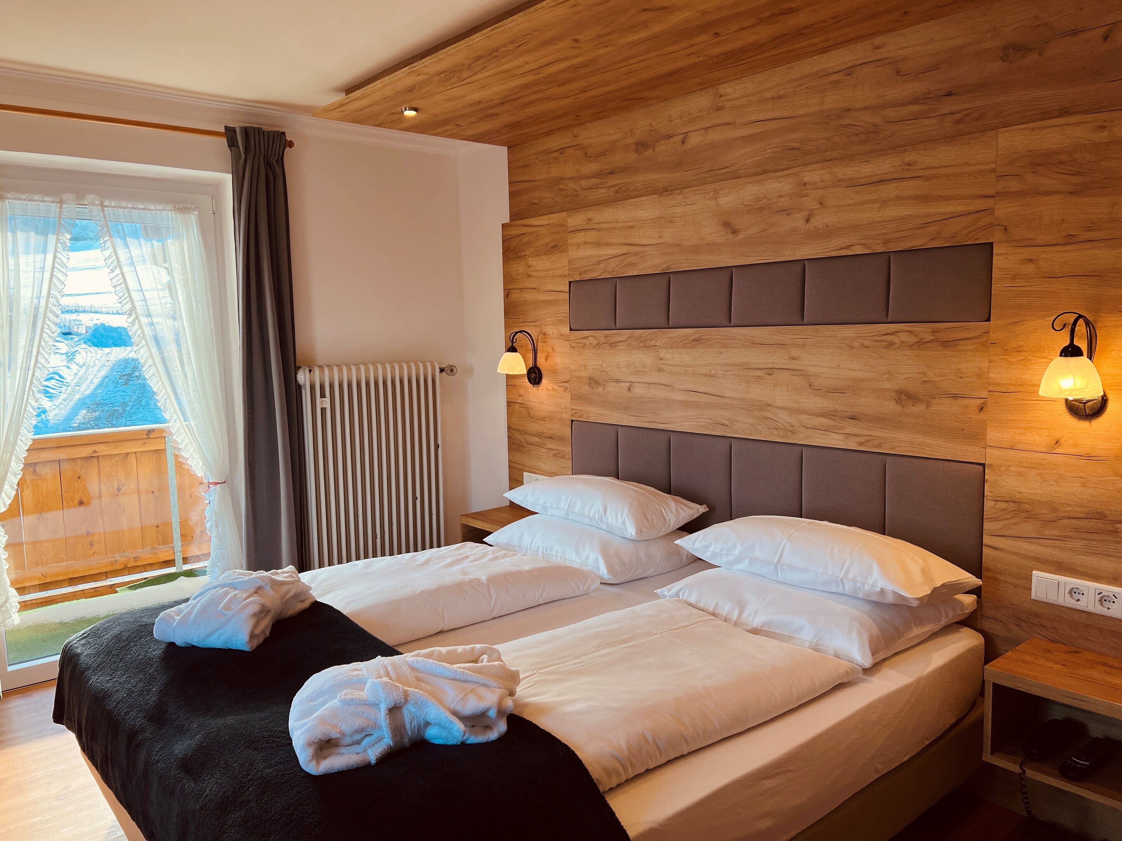 superior double room, balcony | premium bedding, in-room safe, desk, laptop workspace