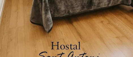 Interior double room with private bathroom