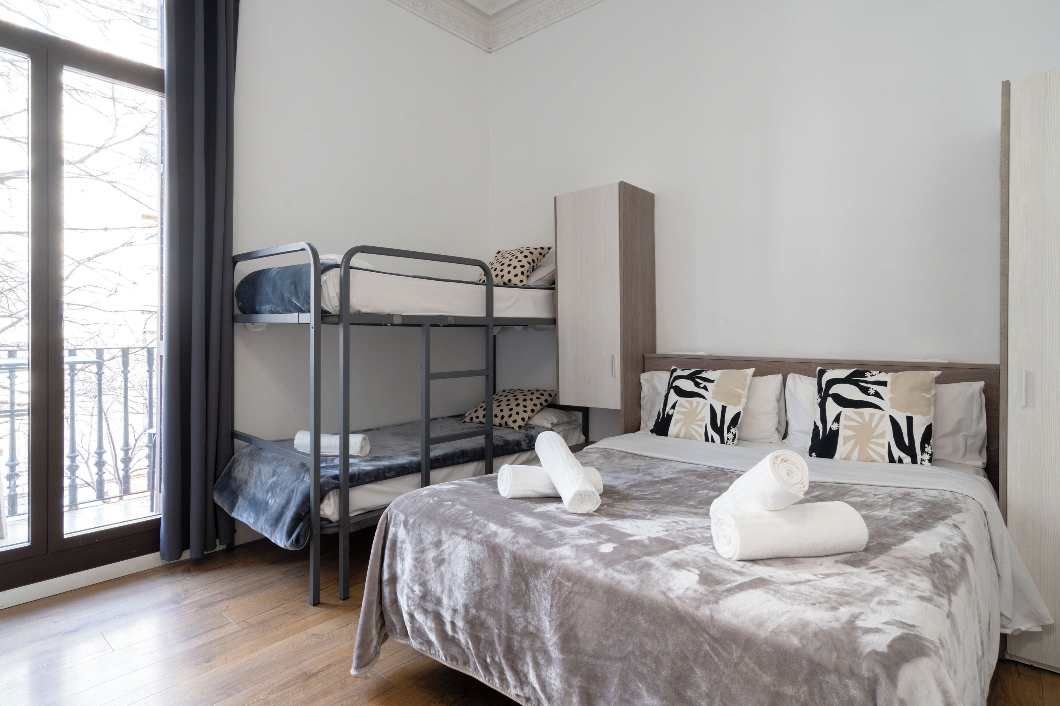 Family Room, external private bathroom. | 特色装修、遮光窗帘、熨斗/熨板、免费 WiFi