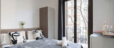 Individually decorated, blackout drapes, iron/ironing board, free WiFi