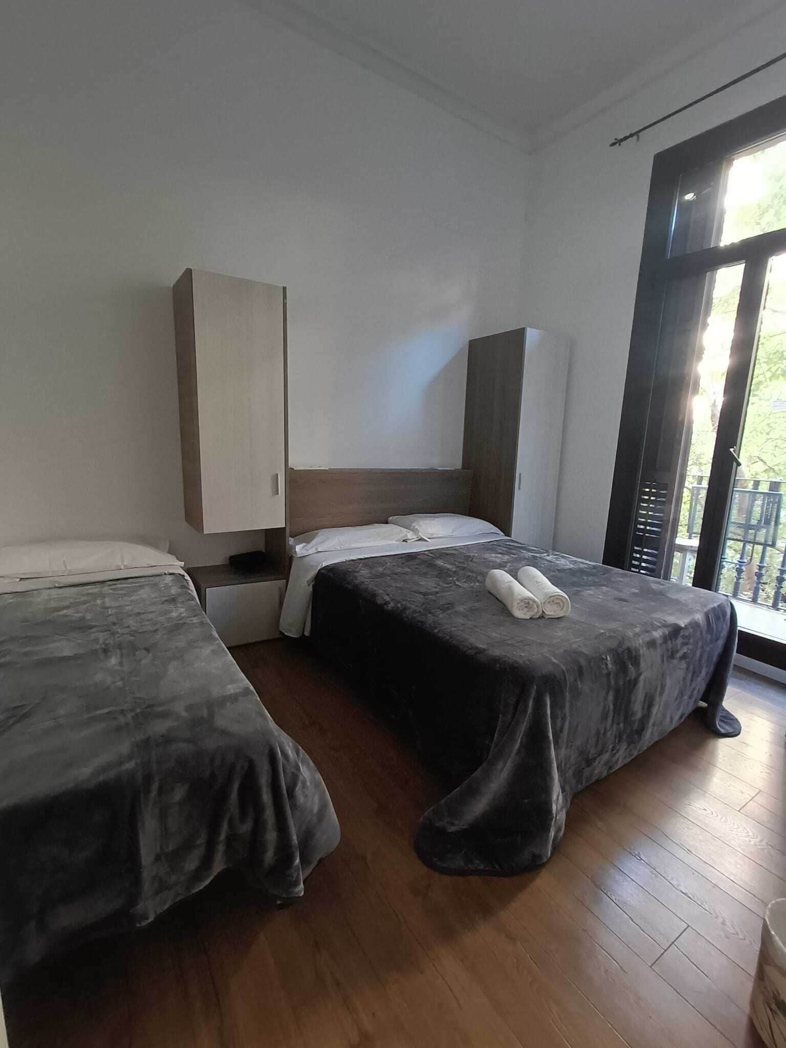 Décoration personnalisée, rideaux occultants, fer et planche à repasser