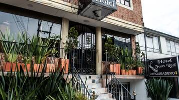 Vista frontal de la propiedad