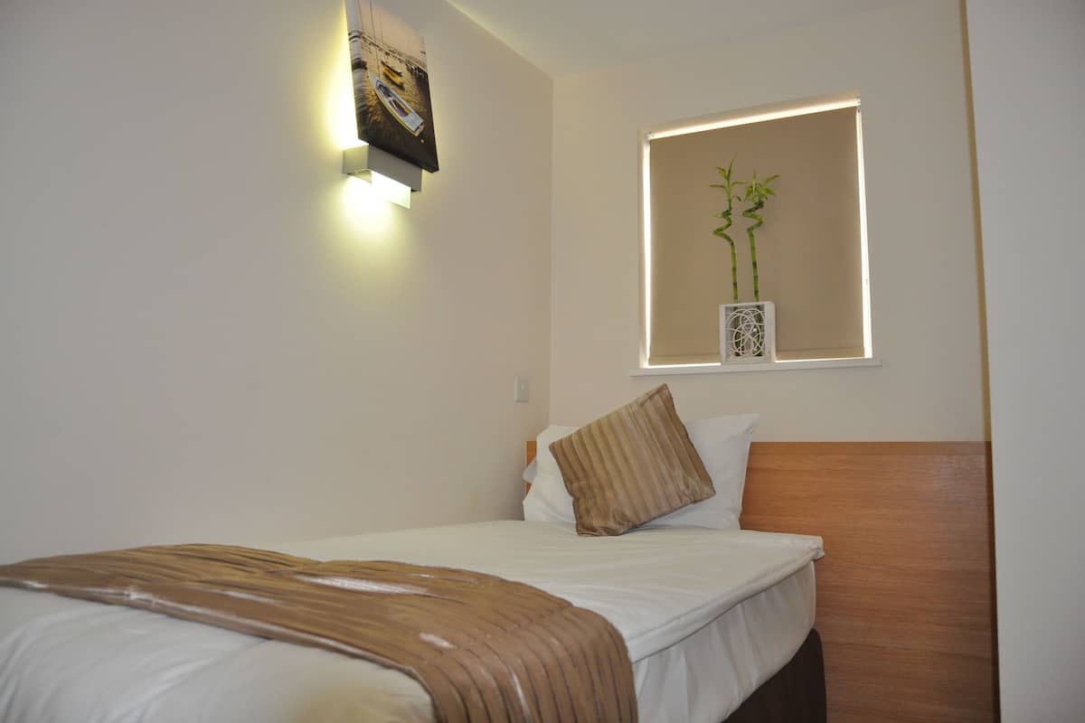 Single Room | Desk, free WiFi