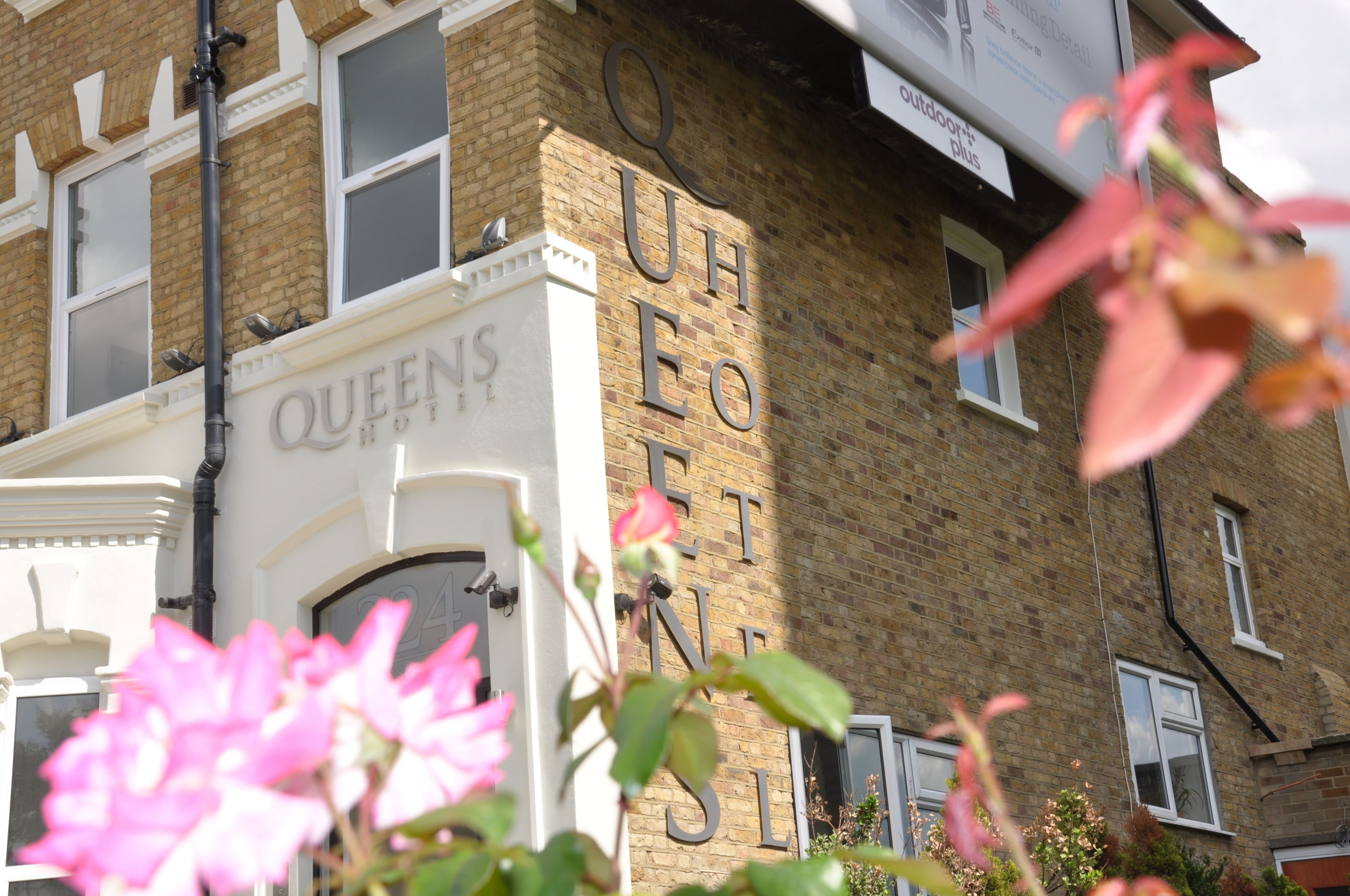 Photo - Queens Hotel