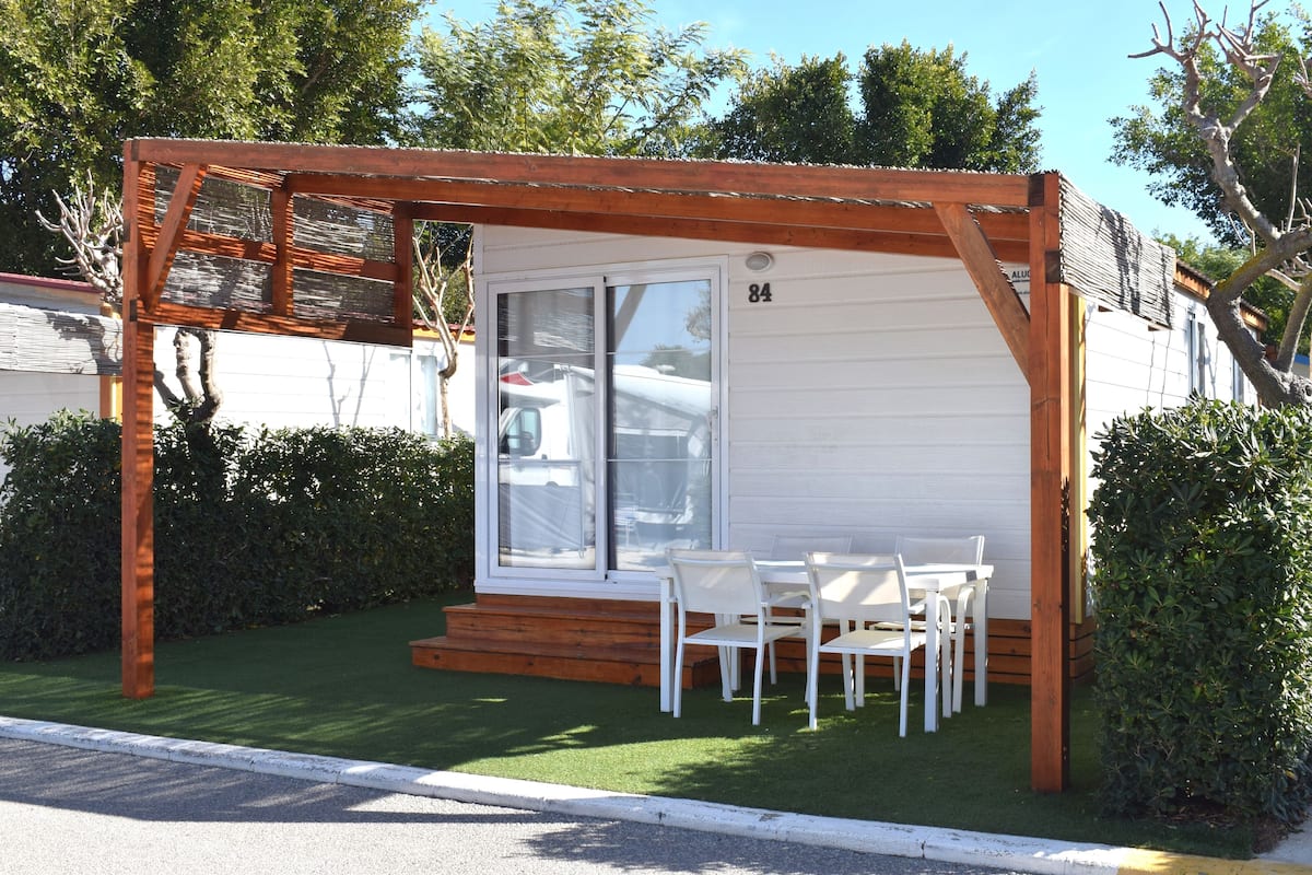 Bungalow Malta | Dundyner, wi-fi (inkludert), individuelt innredet og sengetøy