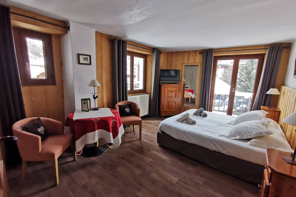 comfort twin room, mountain view | 1 bedroom, in-room safe, desk, free wifi