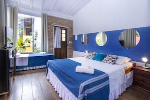 Quarto Super Luxo com Hidromassagem | Frigobar, individualmente decorados, Wi-Fi de cortesia, roupa de cama