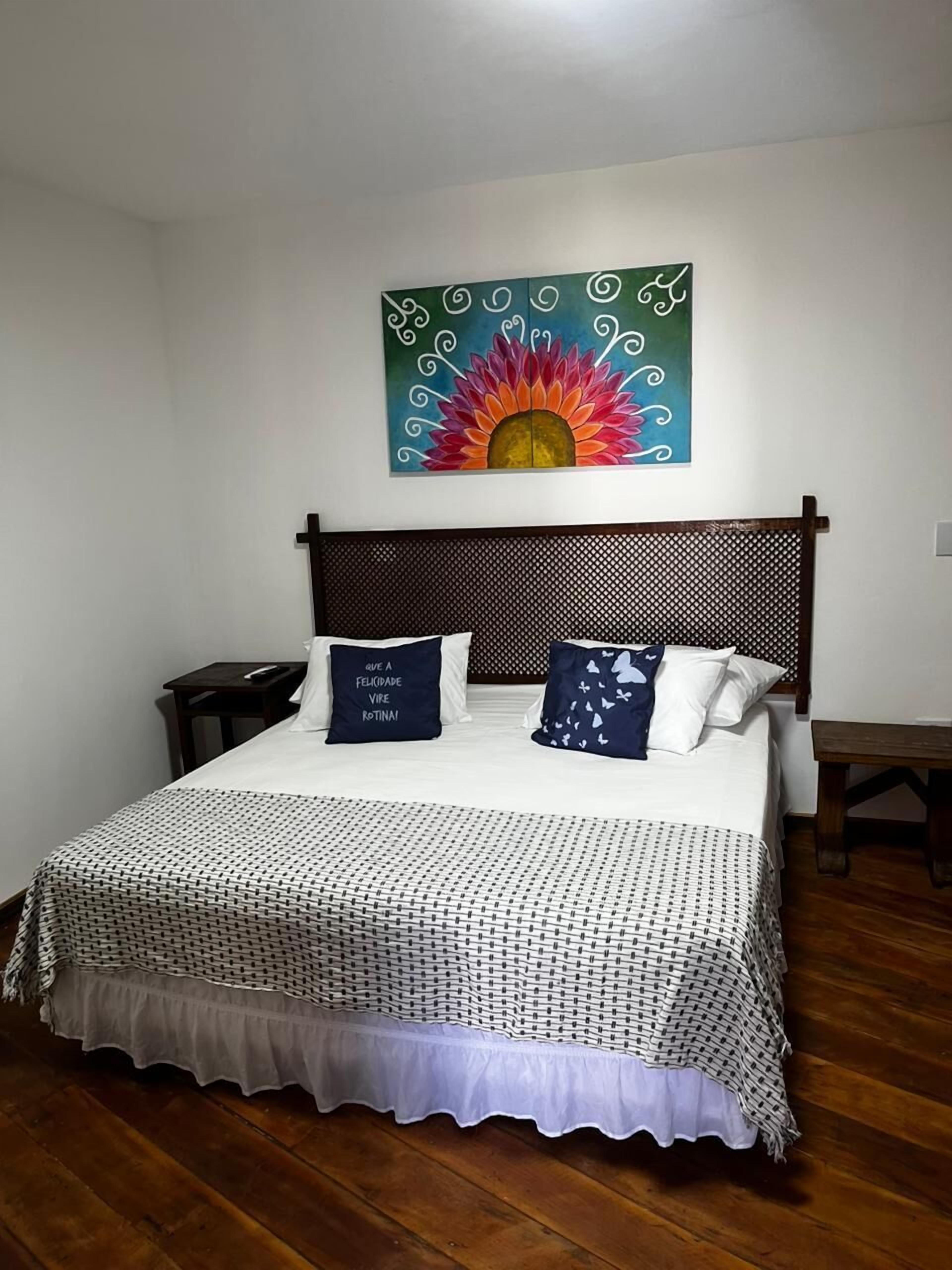 Suite Exclusiva (Pet Friendly) | Minibar, individually decorated, free WiFi, bed sheets