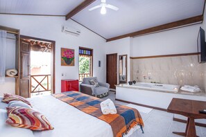 Quarto Master Luxo com Hidromassagem | Minibar, decoración personalizada, wifi gratis y ropa de cama 