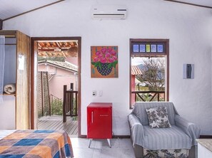 Quarto Master Luxo com Hidromassagem | Living area | TV - Pousada Recanto da Villa (Ilhabela)