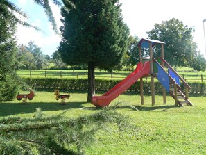 Children’s play area – outdoor