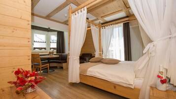 Zimmersafe, Schreibtisch, Verdunkelungsvorhänge, schallisolierte Zimmer