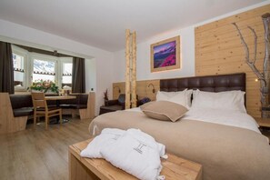 In-room safe, desk, blackout drapes, soundproofing - Hotel La Torretta (Vermiglio)