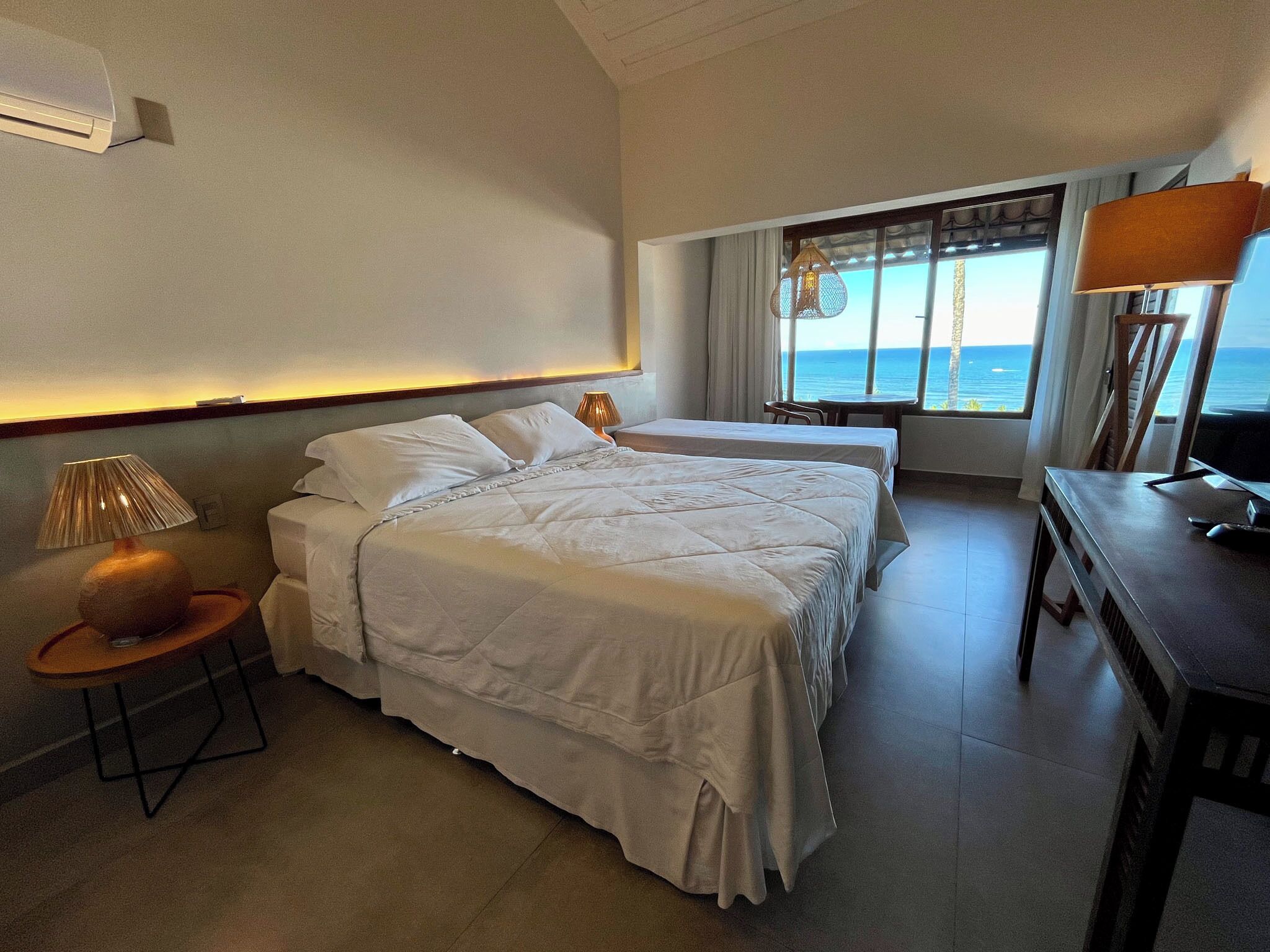 Deluxe-Suite, Balkon, Meerblick | Verdunkelungsvorhänge, kostenloses WLAN, Bettwäsche