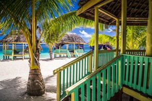 Beach nearby, free beach shuttle - Taufua Beach Fales (Lalomanu)